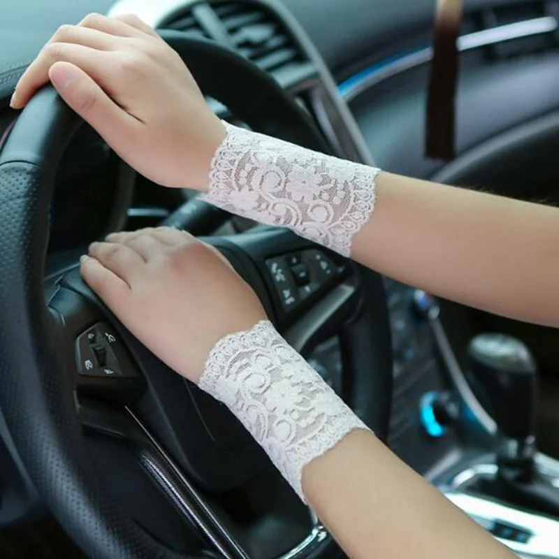 Sexy Lace Sleeve Women Short Thin Elastic Cover Scars Wrist Half Finger Gloves Summer Driving Fingerless Sunscreen Mittens M60