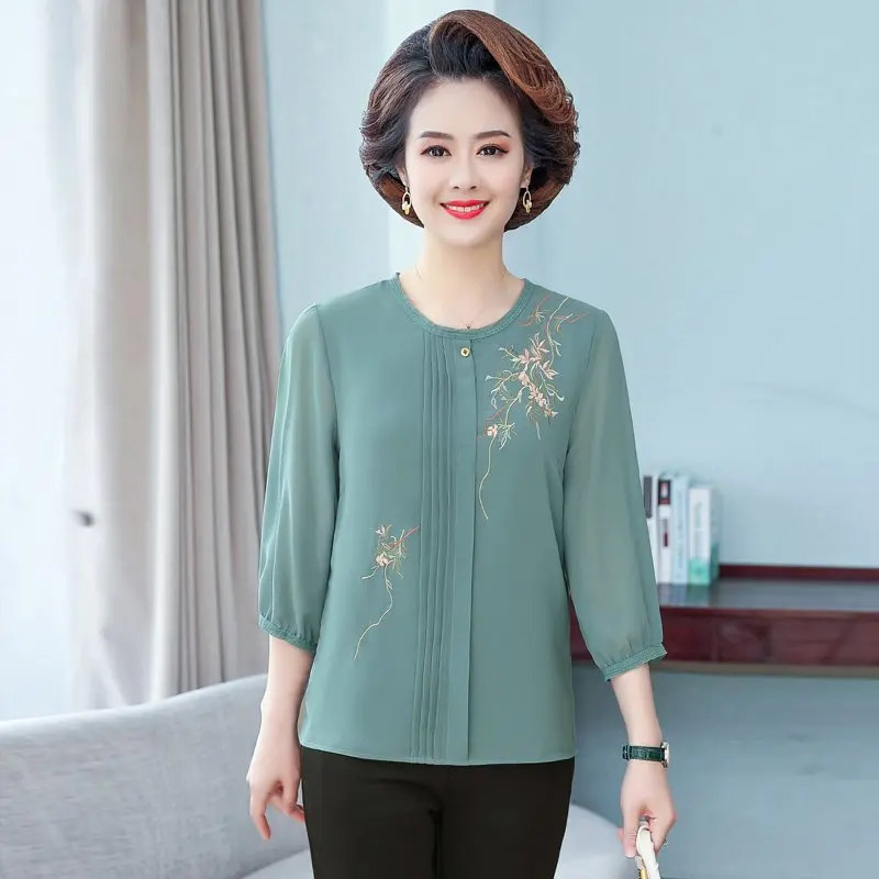 Embroidery Blouses Shirts Women Summer Pullover Short Sleeve Tops O-Neck Casual Loose Middle Aged Mother Clothes