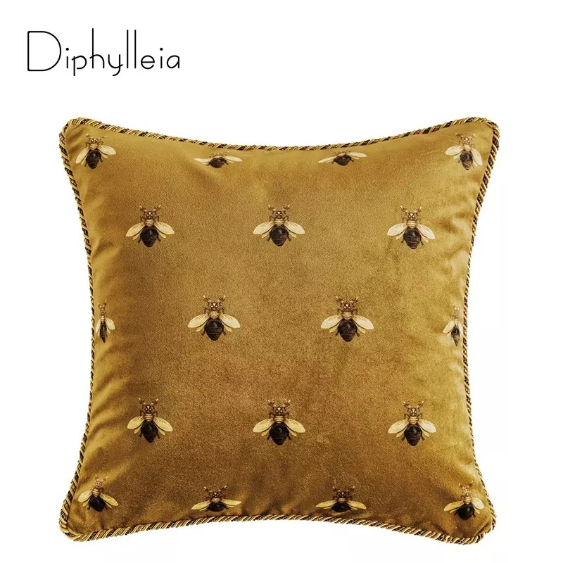 

Diphylleia Luxury Living Room Cushion Cover Decorative Pillow Case Art Gold Yellow Bee Print Soft Velvet Pillow Case Chic Style