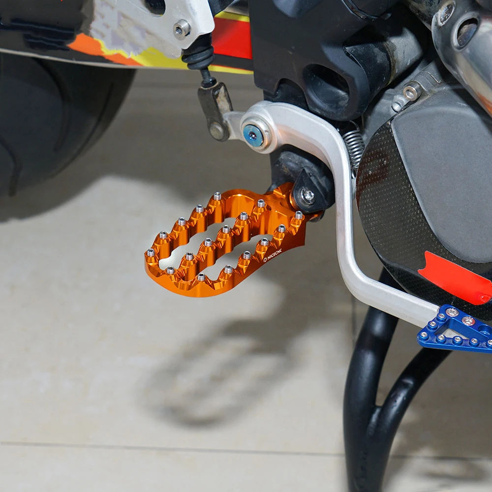 단조 FootRest Footpegs KTM 690 790 950 990 1090 1190 1290 모험 Supermoto Super ADV R T Enduro SMC SMR