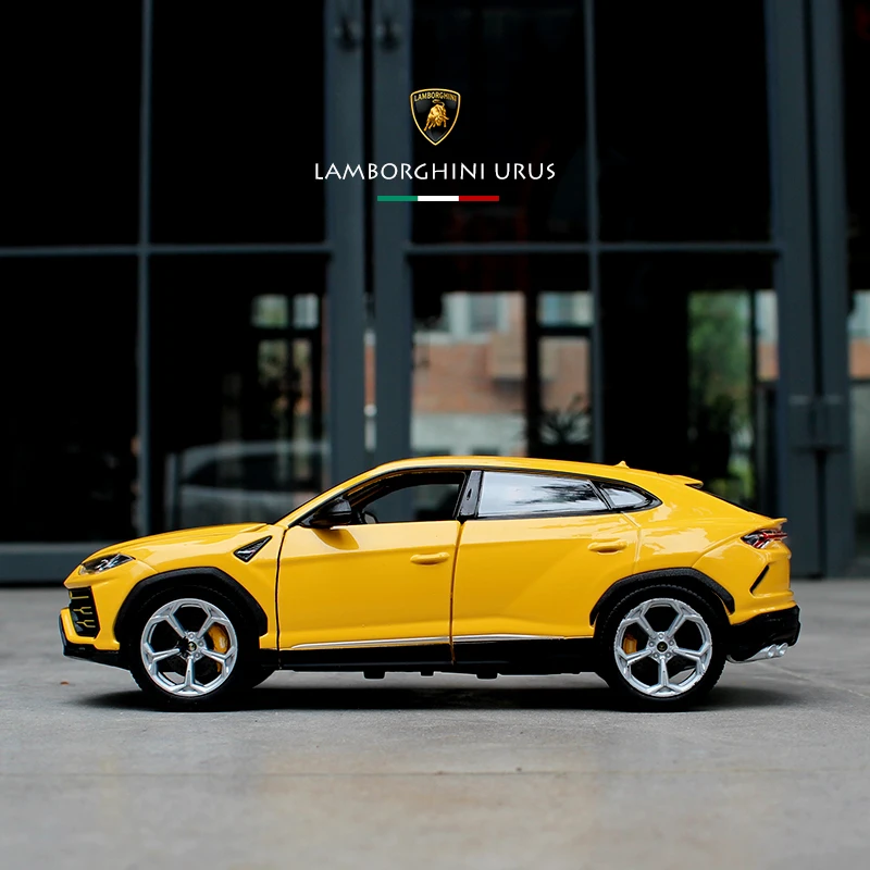 Maisto 1:24 Lamborghini URUS simulation alloy car model crafts decoration collection toy tools gift