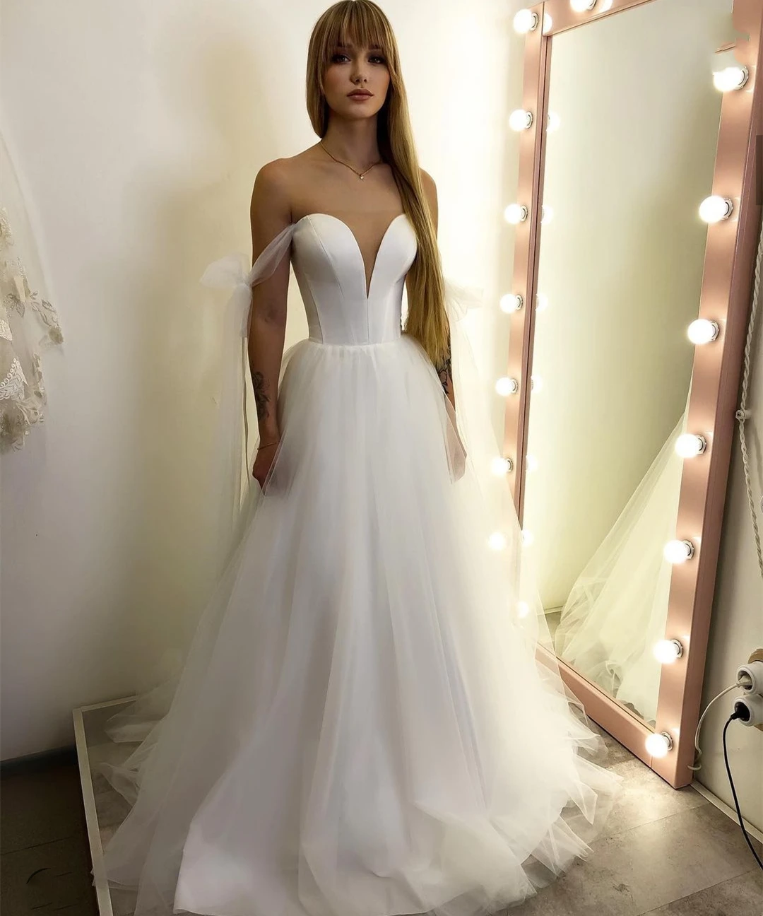 Abiti abito da sposa 2021 scollo a v scollo a v abiti da sposa Sexy semplici corte dei treni con spalle scoperte Robe De Mariage