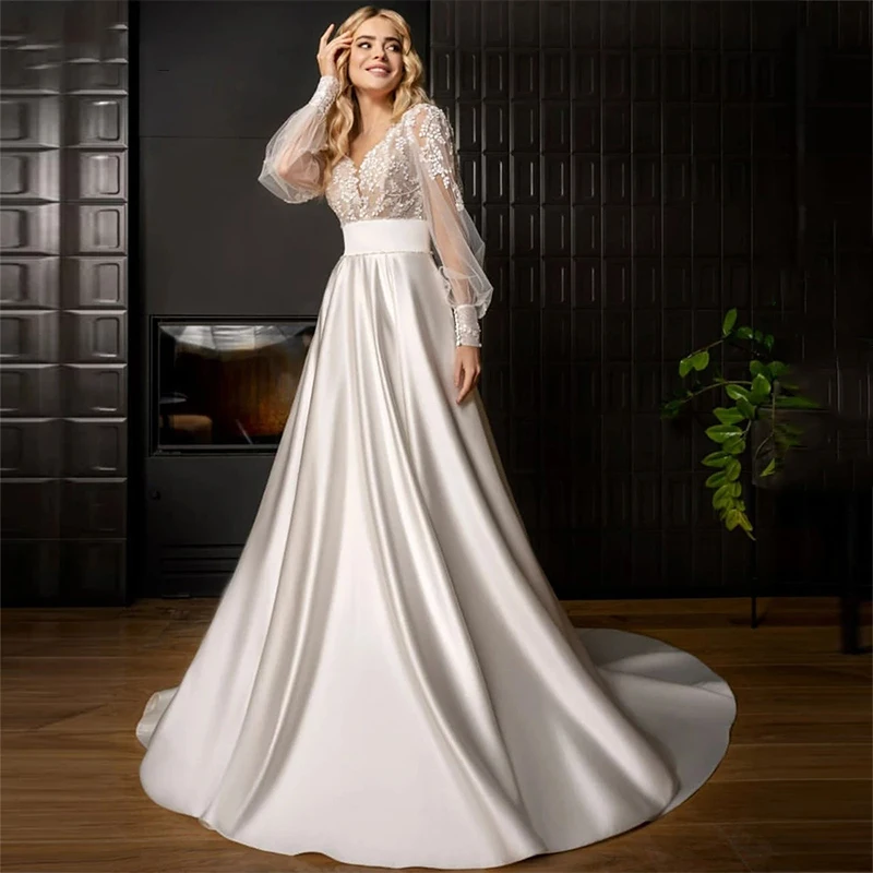 

Graceful Hot Sale White Wedding Dresses Long Sleeves Lace Gowns V Neckline Bridal Back Out Court Train 2021