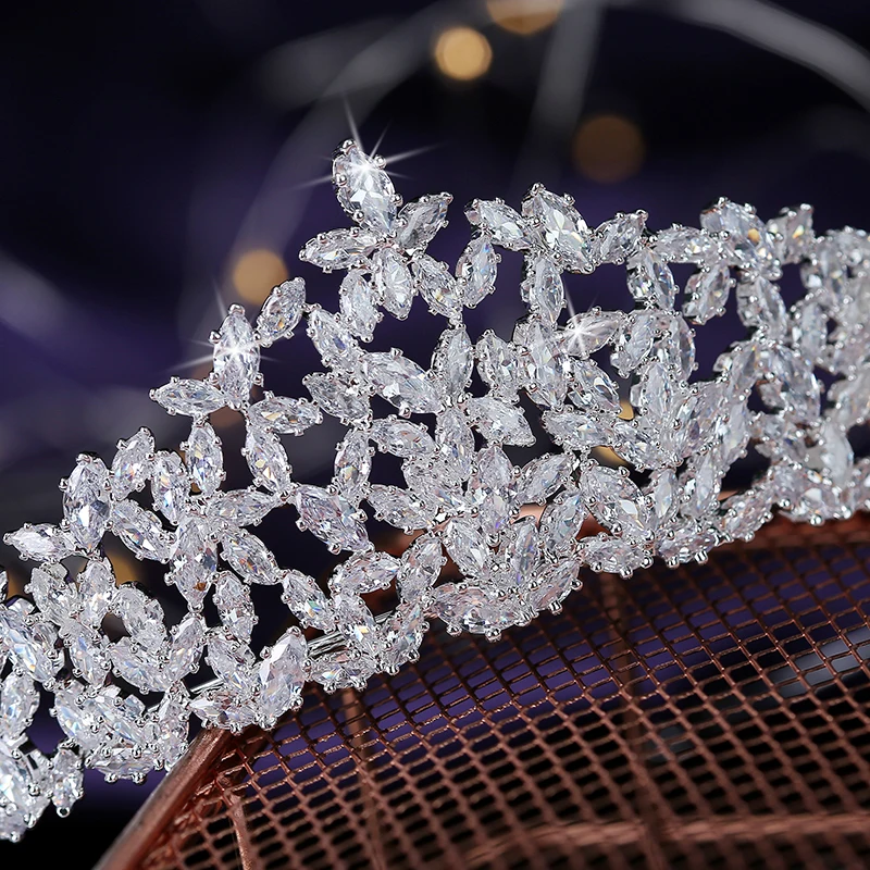 Tiaras And Crown HADIYANA Vintage Gorgeous Women Wedding Bridal Hair Accessories Party Hair Jewelry Zircon BC4987 Corona Prince