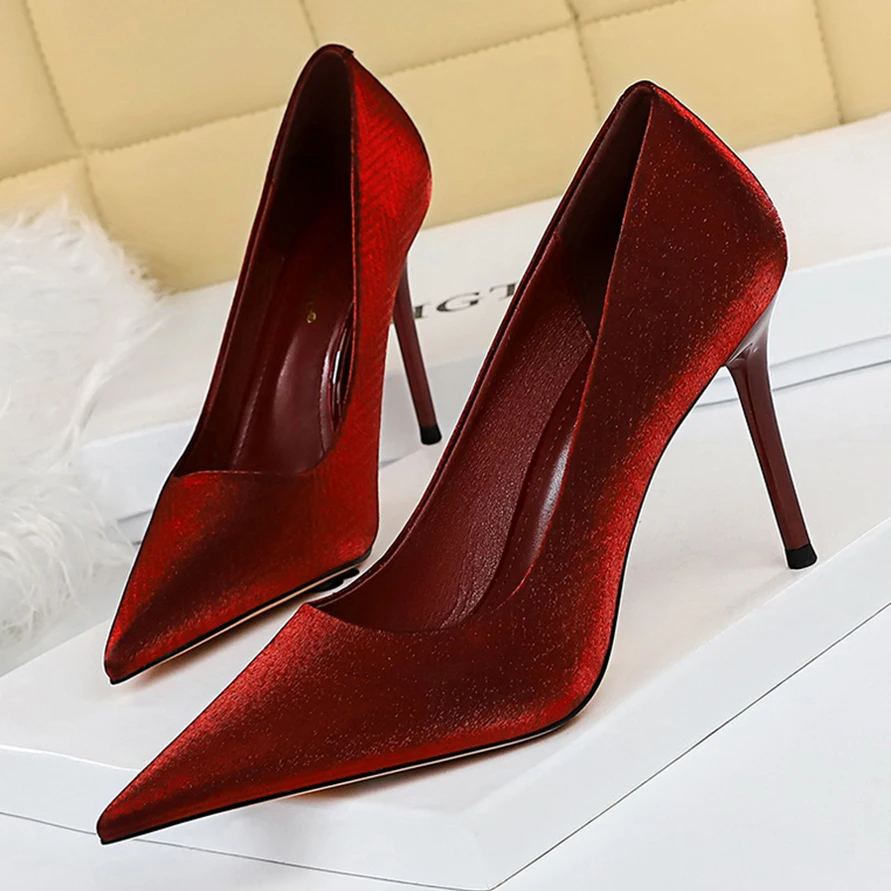 2024 Pointed Women Pumps Fashion Embossed Silk Office Ladies Designer Red Black High Heels Prom Stiletto Party Bride Shoes Woman