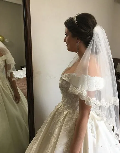 Vestido de novia de lujo con cuentas y perlas, traje de boda con hombros al descubierto, cola de barrido