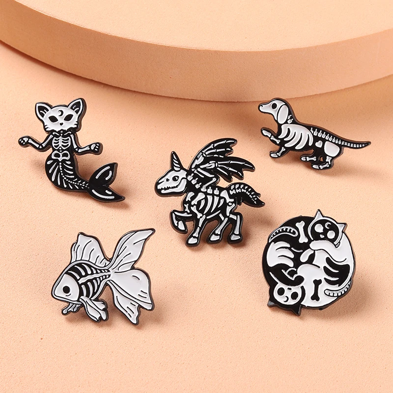 Animal Skeleton Enamel Pins Cat Horse Skull Personality Brooches Punk Metal Lapel Pin Halloween Jewelry Gift for Friends