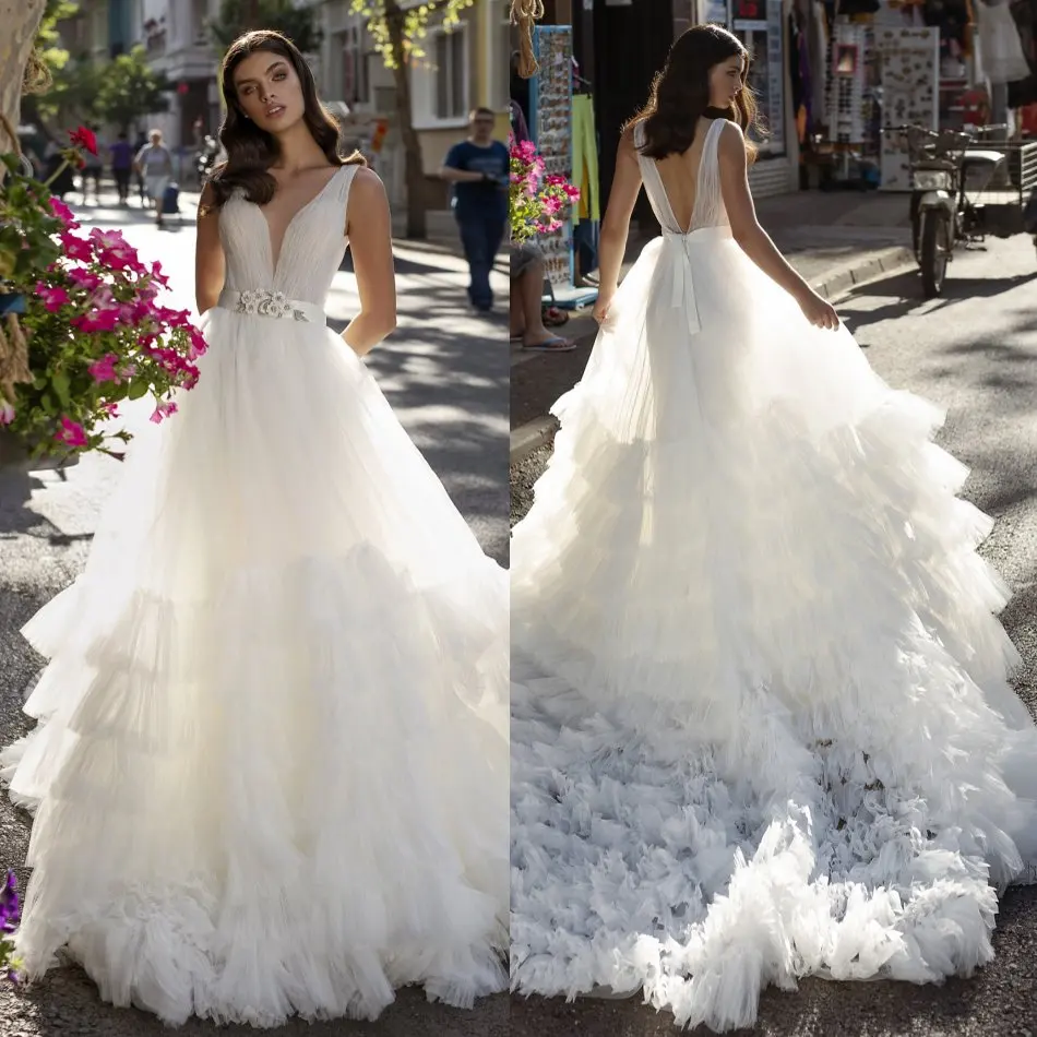 

2020 New Wedding Dresses Sexy Deep V-Neck Backless Lace Tulle Tiers Bridal Gowns Custom Made Sweep Train A-Line Wedding Dress