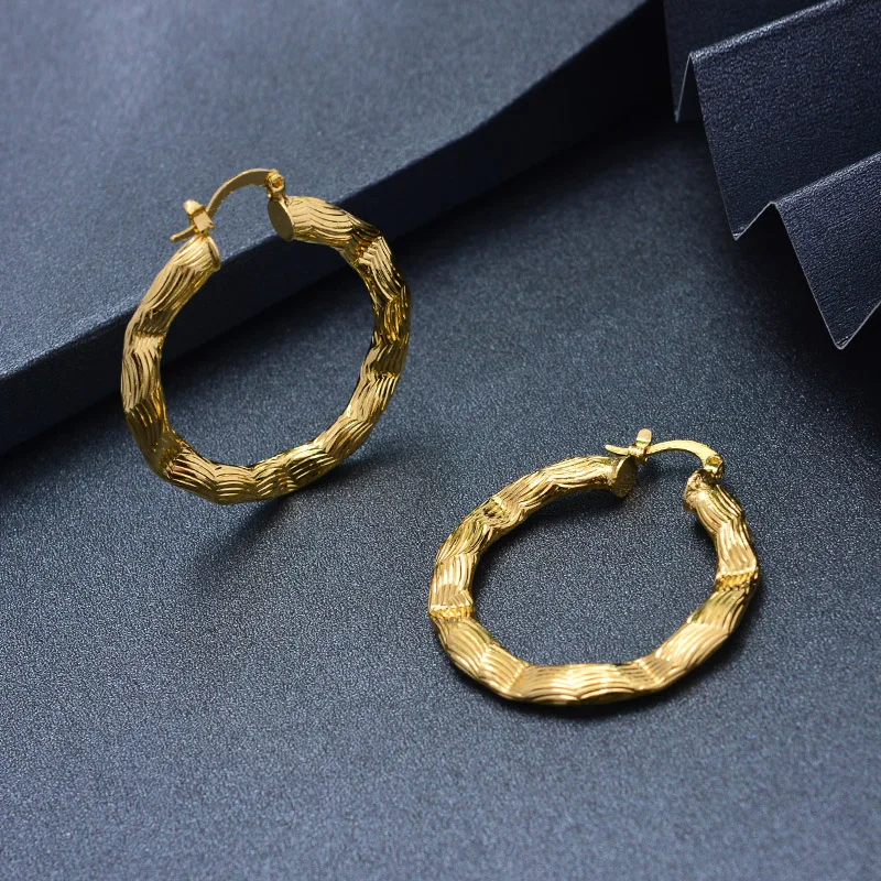 Wando Fashion Dubai Classic distortion  Gold Color Earrings For Women Simple Geometric Small Earrings Wedding Bridal Jewelry