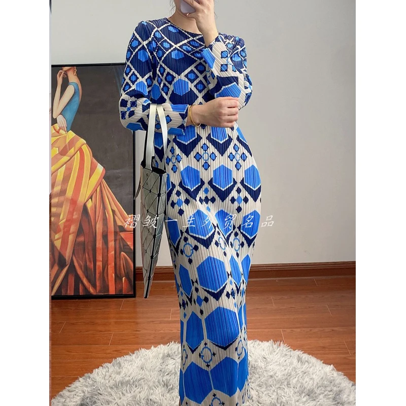 

2021 spring new women's printed dress Miyak fold Fashion retro loose large size slim mid-length split dress