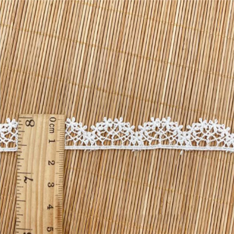 1 Yard larghezza: 1.5cm traforato piccolo fiore ricamato lacci solubile in acqua rifilatura pizzo per accessori da cucire fatti a mano (KK-646)