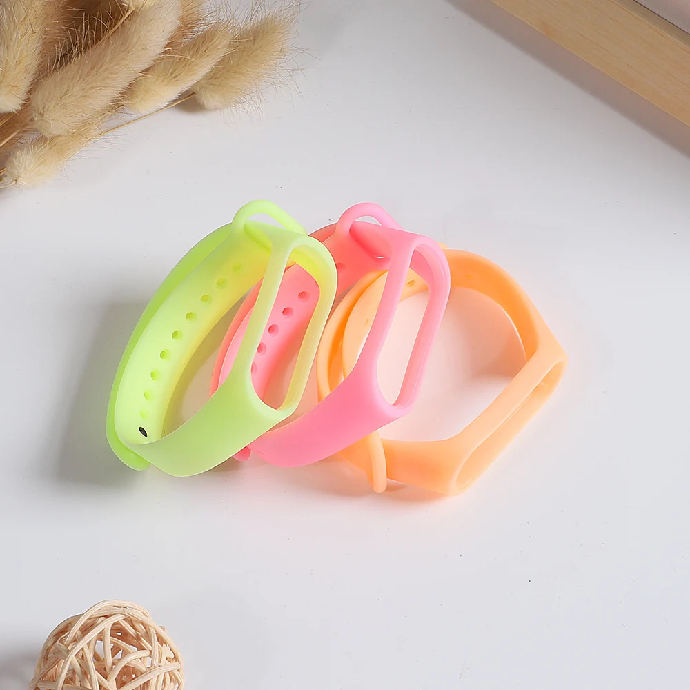 YAYUU Luminous ซิลิโคนสำหรับ Xiaomi Mi Band 7 6 5 ,เรืองแสงใน Dark เปลี่ยนสร้อยข้อมือสำหรับ Mi Band 7 6 5