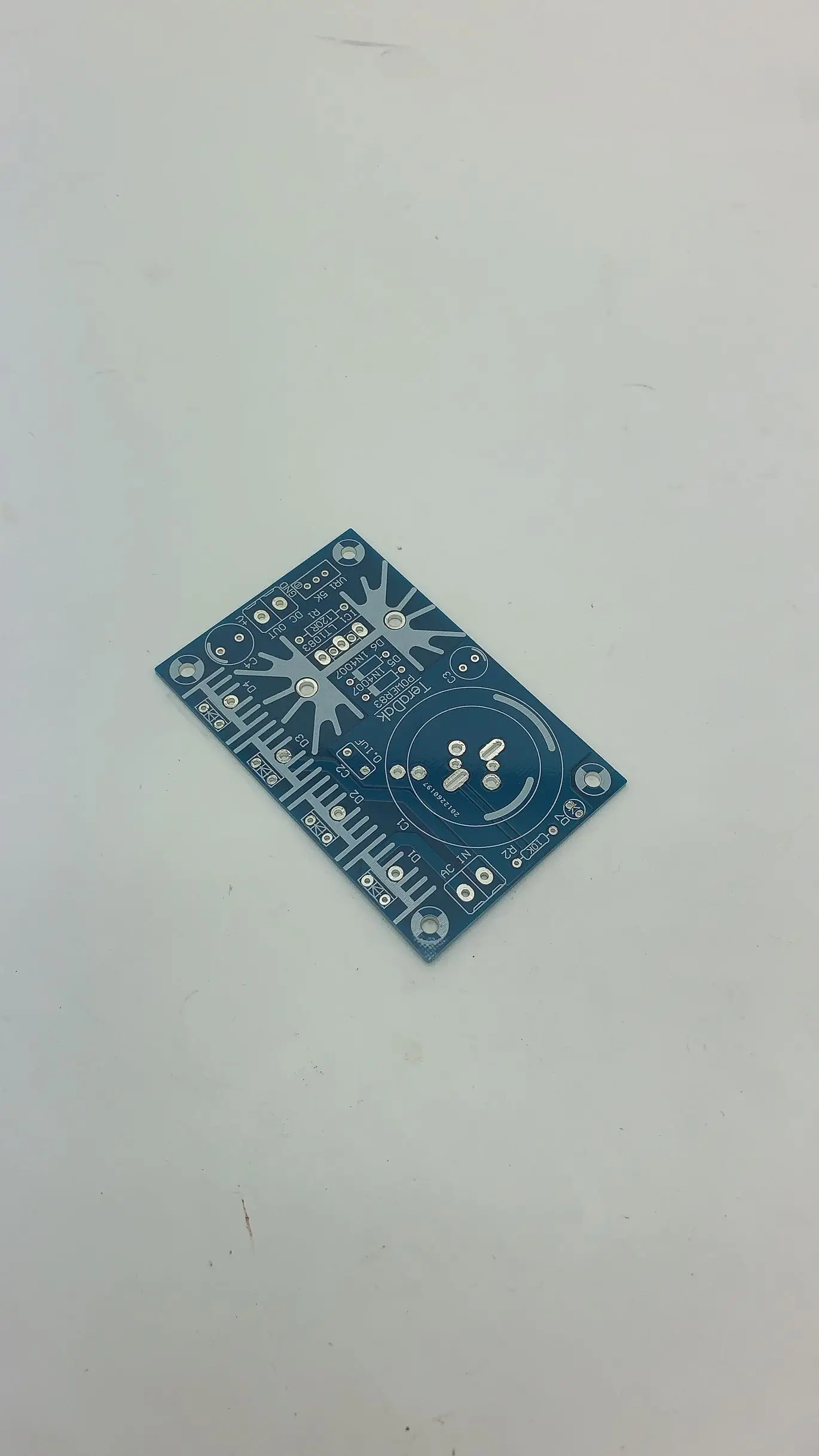 LT1083 مجموعة واحدة عالية الحالية منظم المجلس ، والحد الأقصى يمكن أن تصل إلى 7.5A مجلس الطاقة ثنائي الفينيل متعدد الكلور