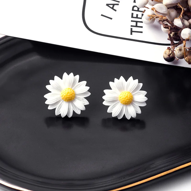 Shiny Side New Fashion Brand Jewelry Elegant Flower Stud Earrings for Women Gift Simple Style Daisy Statement Earrings