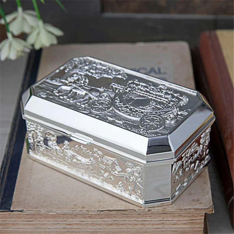 Vintage Zinc Alloy Exquisite Embossed Carriage Jewelry Box Castle Jewelry Storage Box Suitable for All Kinds of Jewelry Boxes