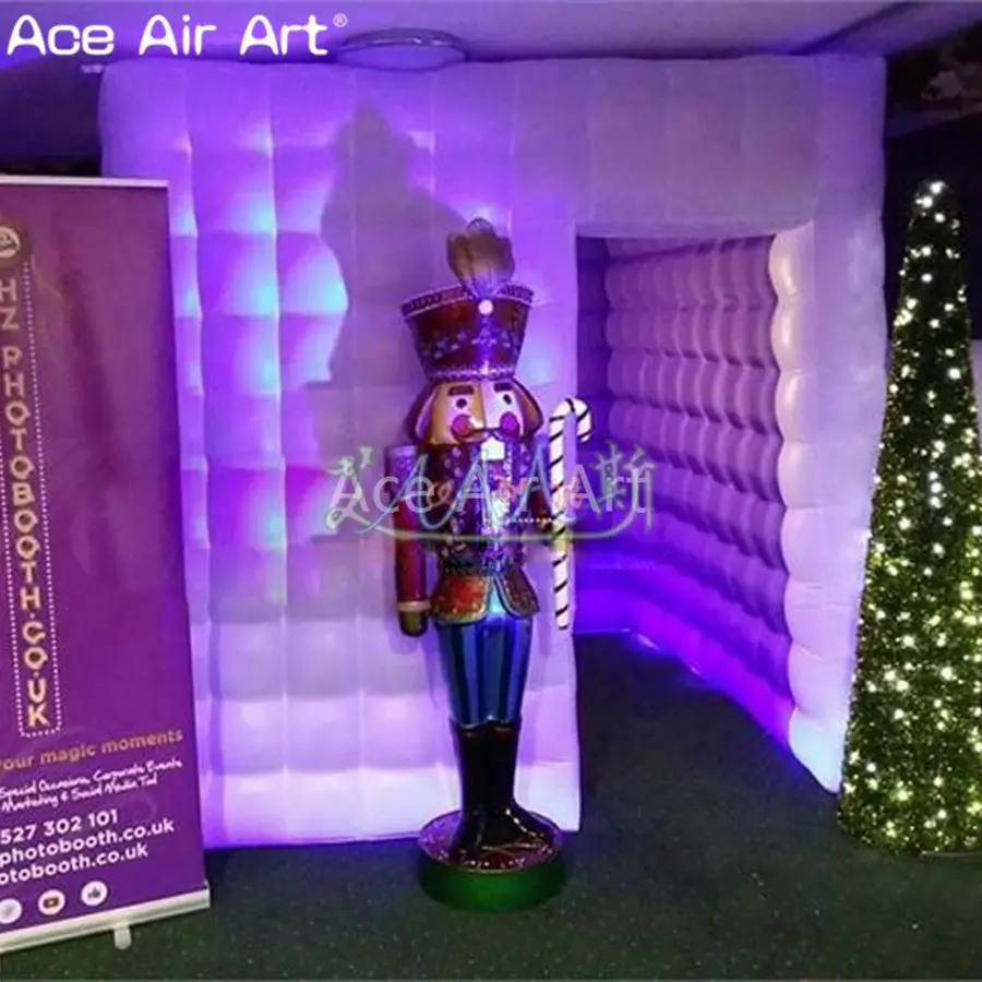 Nuova cabina fotografica gonfiabile a cubo Mutil-Color da 2.5m, esterno bianco con tenda per feste con foto incandescente a Led all'interno viola per natale