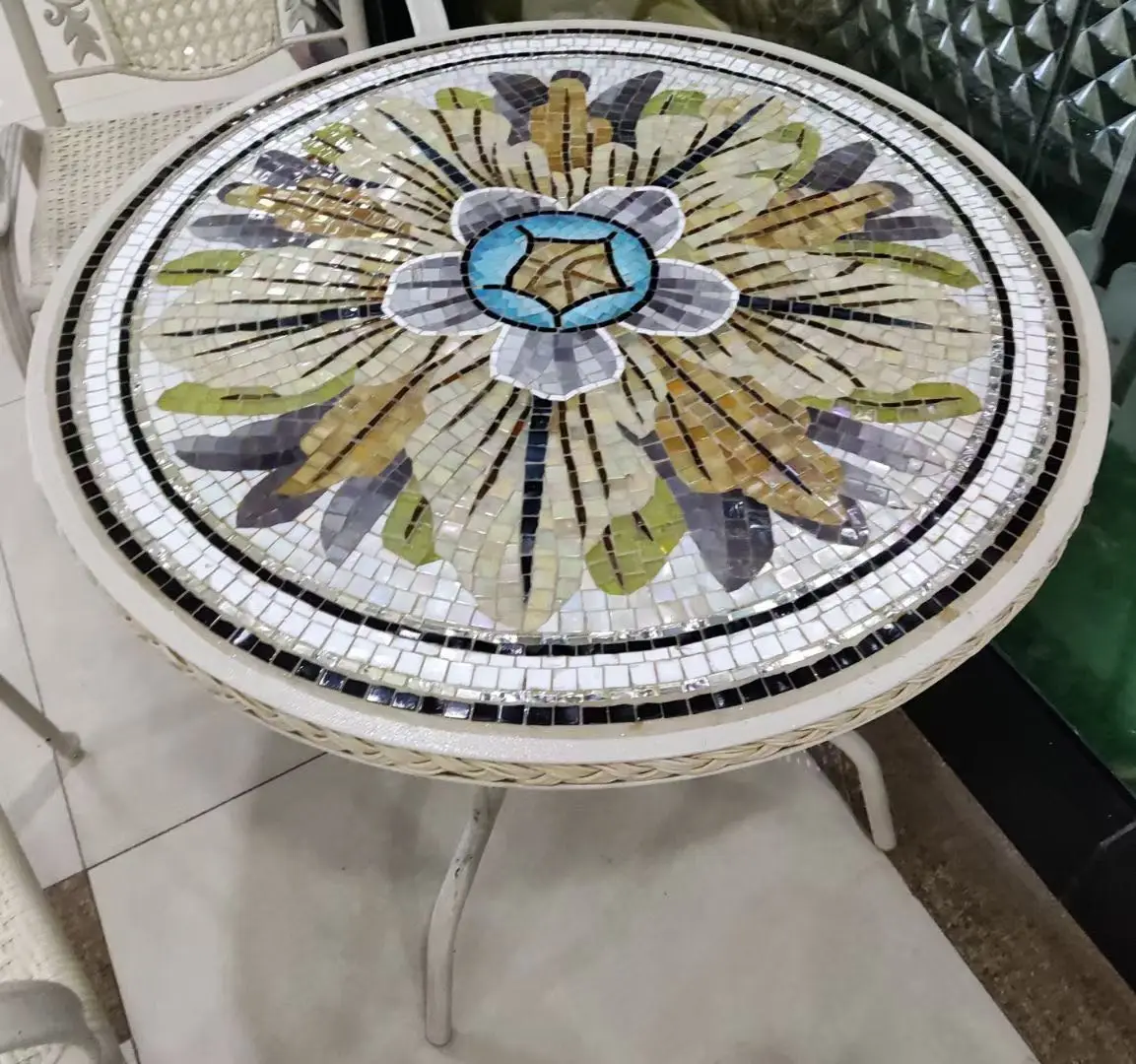 Customized Mural Mosaic Table Flower Pattern Round Ice Jade Glass Hand Made Cutting Mosaic for Outdoor Garden Balcony Gazebo