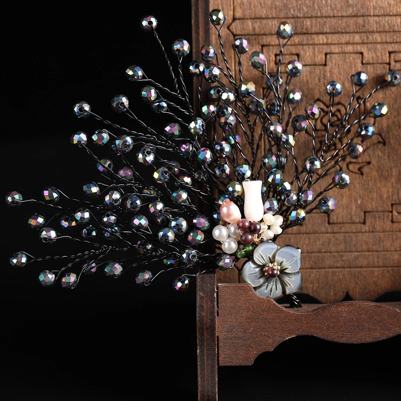 Leaf Brooches Crystal Shell Flower Brooch Female High-end Retro Elegant Corsage Jacket Suit Pin Handmade Beads Soft Branch Pins