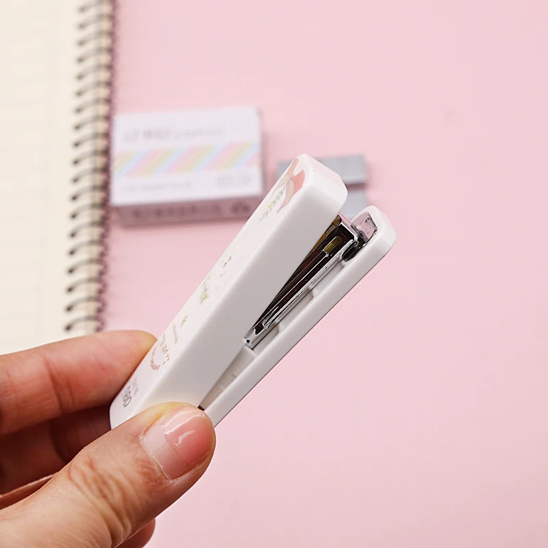 1set (1pc Stapler+ 800pcs Staples) Manual Mini Stapler 2 Colors Kawaii Staplers School Stationery Office Supplies(ss-1397)