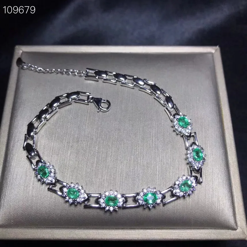 

Classic design natural emerald bracelet crystal good color beautiful 925 Silver Handmade beautiful goddess