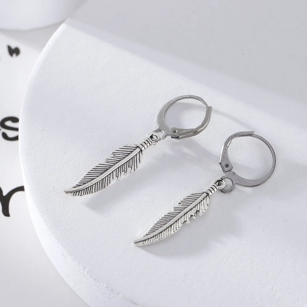 2pcs Punk Earrings Fashion Feather Pendant Personality Titanium Steel Buckle Women Men Jewelry Decoration Charms Male Gift