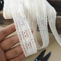 I più nuovi 4 yarde/lotto di buona qualità in cotone bianco sporco ricamato materiale in pizzo floreale prugna piccole finiture larghe bellissimi 20 tipi X716