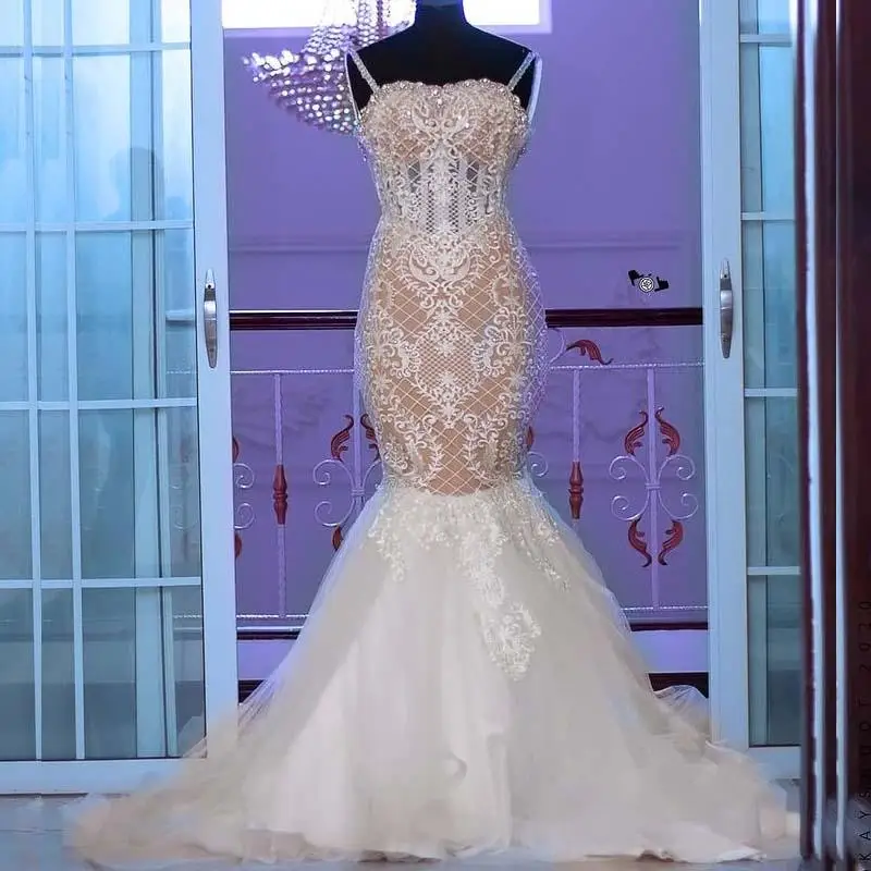 Spaghetti Strap Backless syrenka suknia ślubna koronkowe aplikacje koralik trąbka suknie ślubne Sweep pociąg szaty de mariée