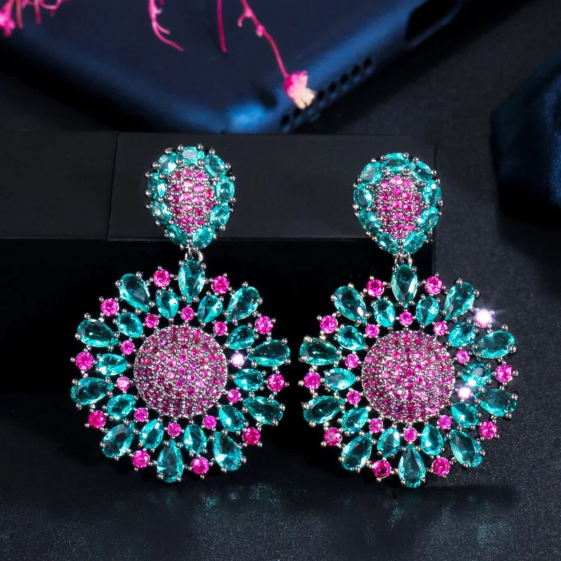 CWWZircons Ästhetische Brasilianische Ohrringe mit pinkfarbenen und grünen Zirkonkristallen, große hängende Blumen-Party-Ohrringe für Frauen, Großhandel E0422 – Detail 5