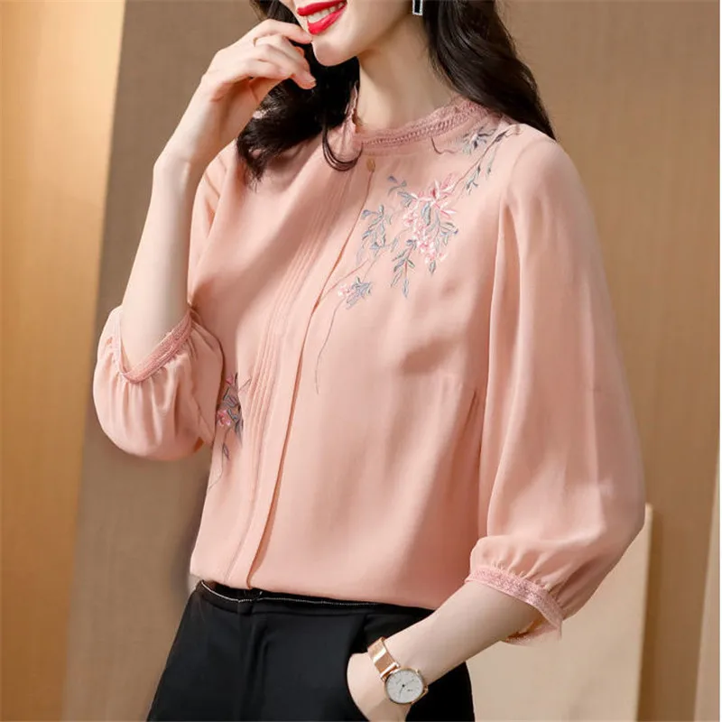 Summer Style Chiffon Elegant Women Casual Loose Shirts Temperament O-Neck Fashion Embroidery Blouses Tops Blusas MM0447