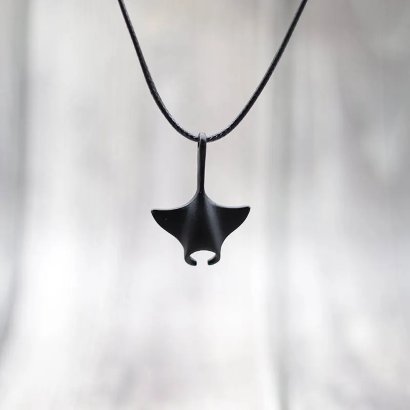 Fashion Marine Life Manta Ray Necklace For Men Minimalist Long Black Rope Collar Ocean Love Jewelry Summer Beach Surfing Colar