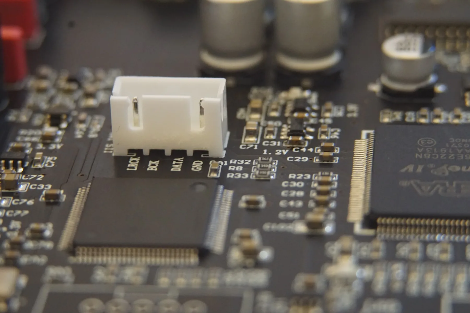 Picture 6: New Dual AD1865R NOS DAC vinyl style decoder board dual FPGA clock asynchronous processing R2R decoding