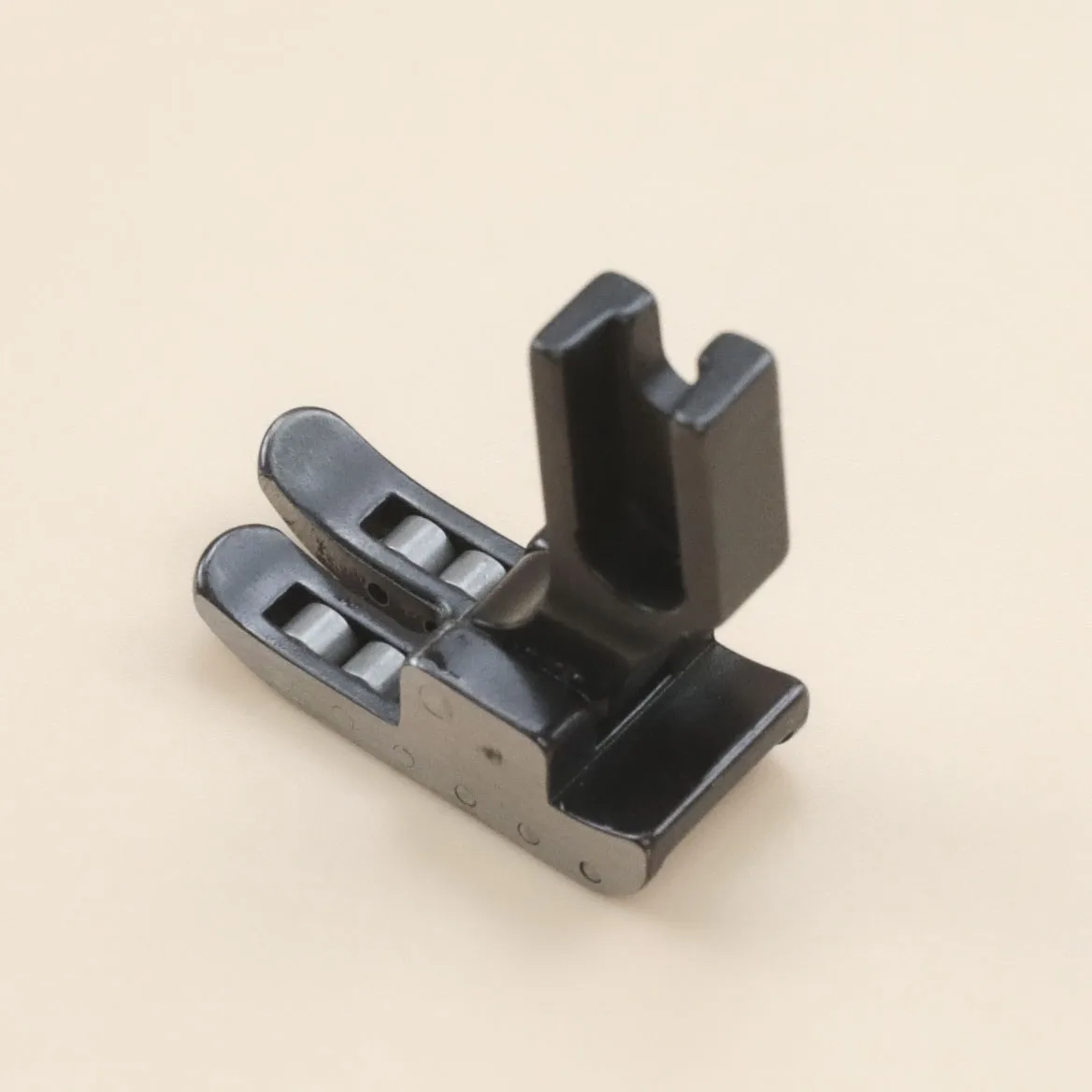 R141 Roller Presser Foot For Industrial Lockstitch  Sewing Machine Accessories 1 Single Needle Presser Feet with Wheel Leather