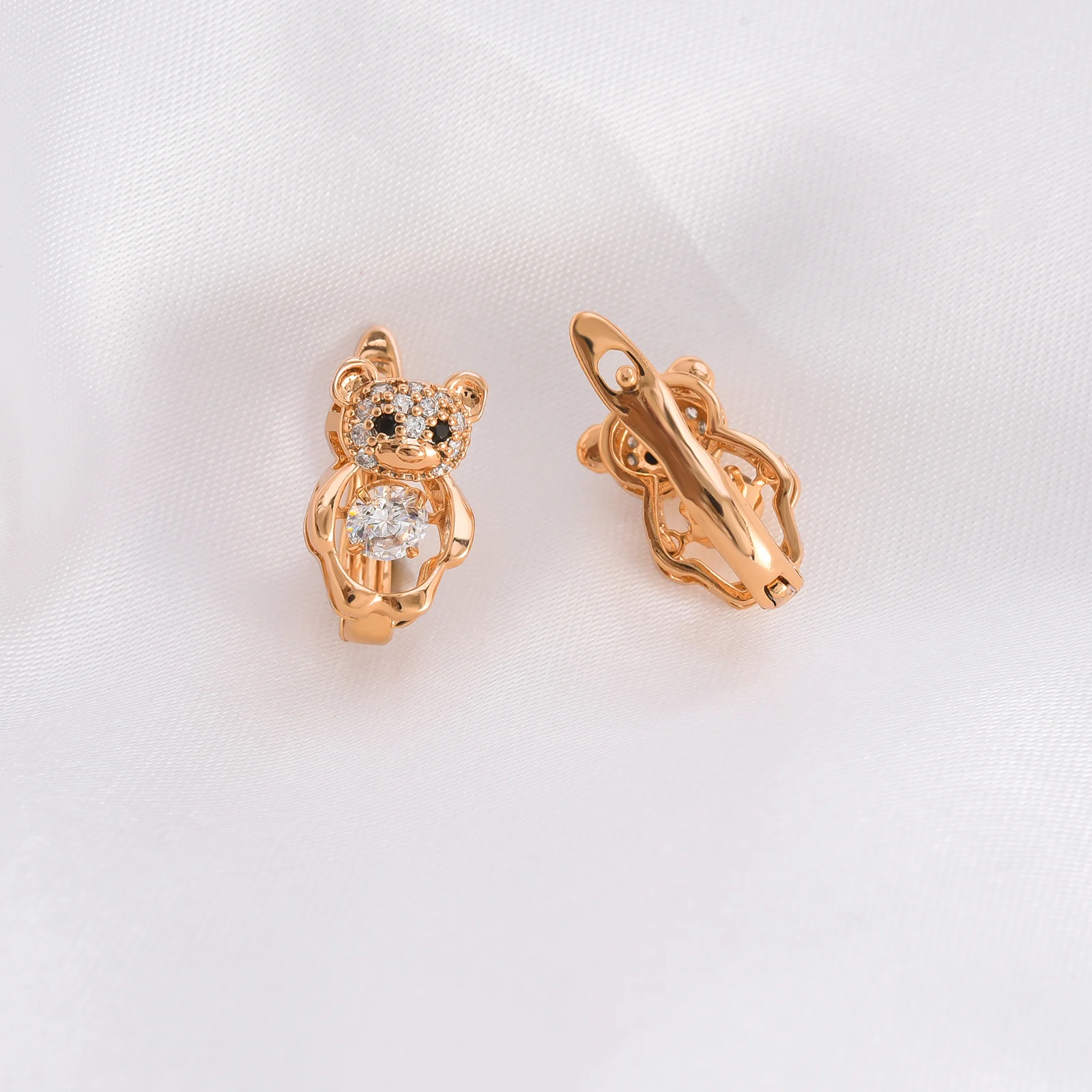 Dckazz Cute Bear Stud Earring Women Jewley Luxury Shiny Crystal Natural Zircon Earrings Birthday Party Ear Accessories