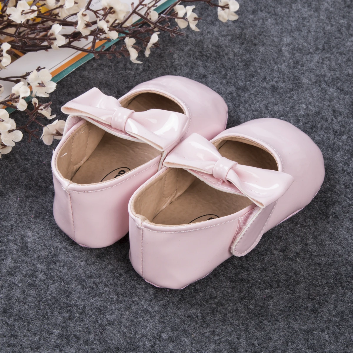 신생아 여아용 미끄럼 방지 블링 유아용 침대 유모차 신발, 미끄럼 방지 활, 단단한 가죽, 부드러운 밑창, 프리 워커, 인기 상품