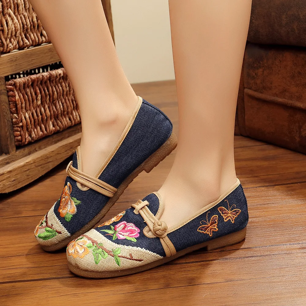 Veowalk Spring Vintage Women Flat Loafers Chinese Style Flower Embroidered Elegant Ladies Slip on Walking Cotton Canvas Shoes