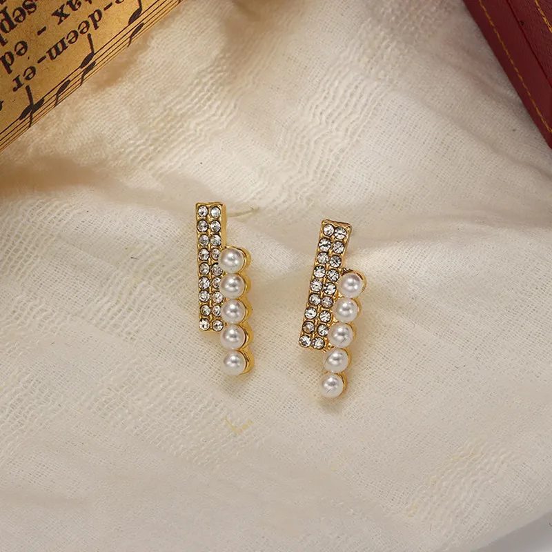 

Asymmetrical Pearl Stud Earrings Square Geometry Rhinestone Ear Piercing Korean Fashion Silver Needle Stud Earring Woman Jewelry