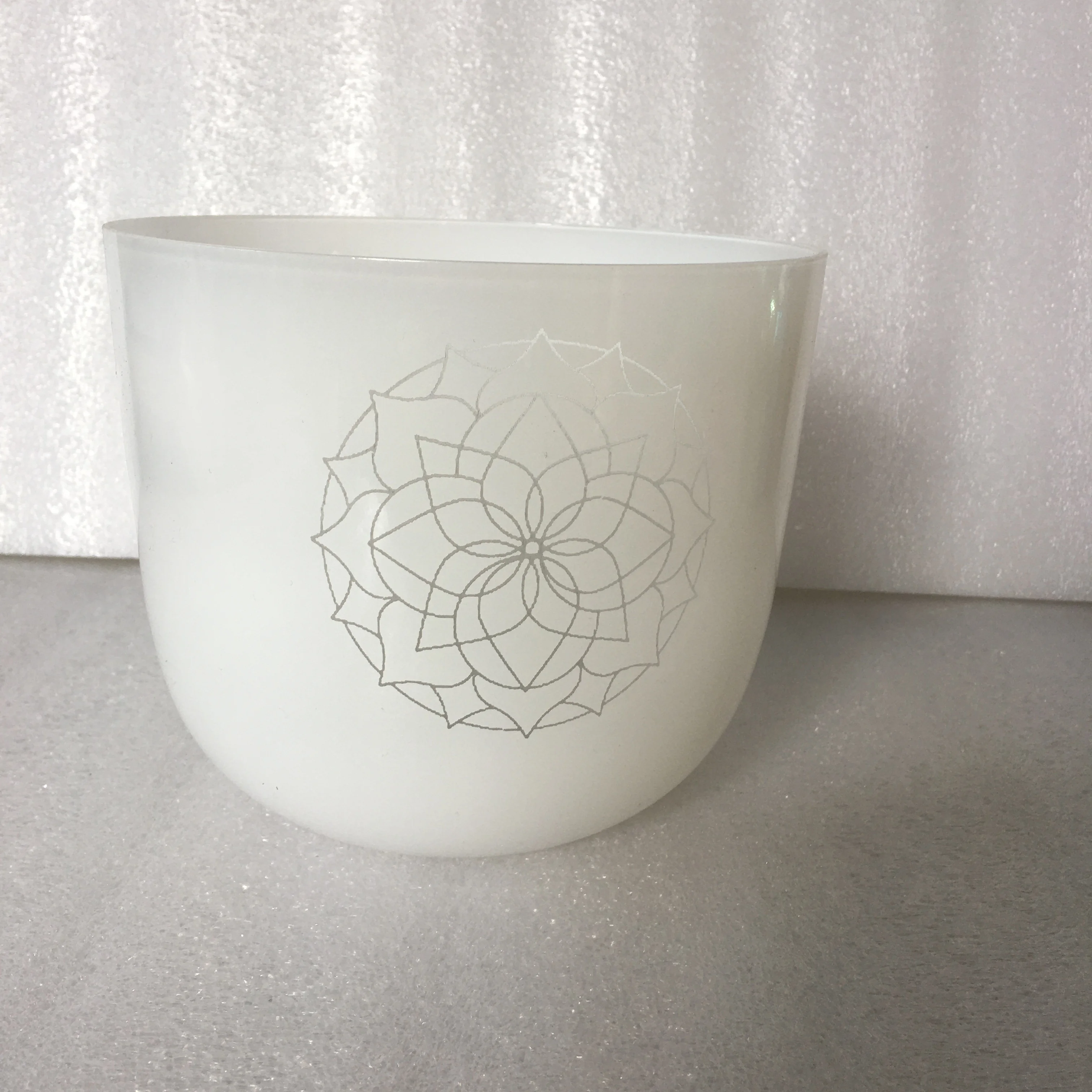 White color crystal singing bowl with 2 engravings 3rd octave B note perfect pitch 432Hz for sound healing.