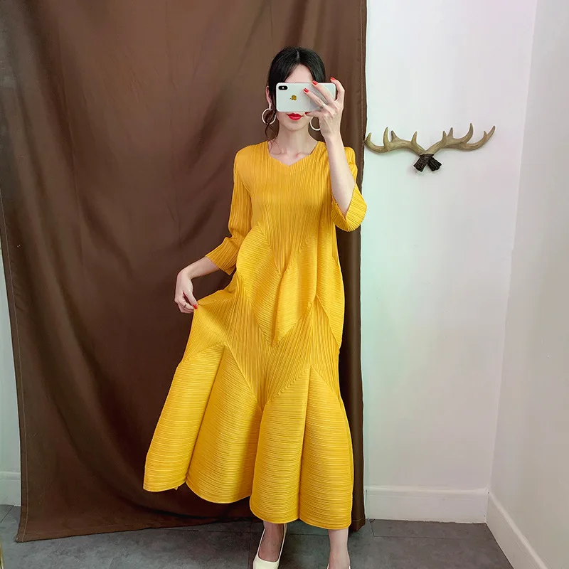 

Autumn Women Pleated Fashion New Tidal Loose Big Size Dress Popular Travel Wear