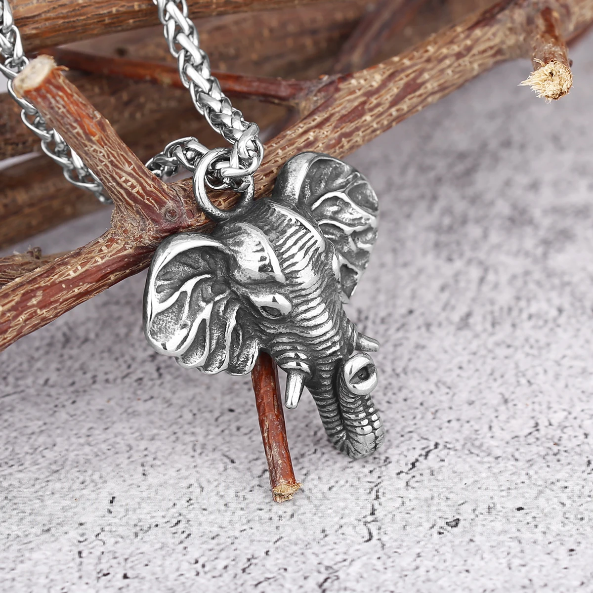 Vintage Titanium Steel Material Mascot God of Wealth Necklace Pendant Elephant Unisex Sweater Chain Gift Jewelry Wholesale