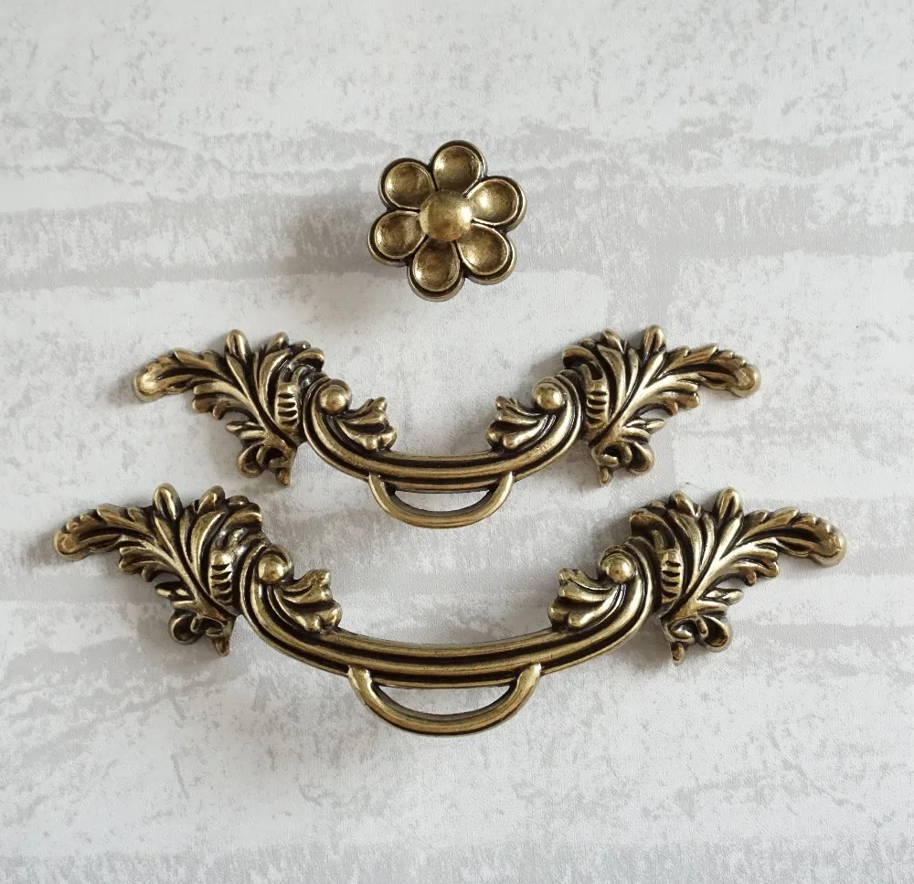 

2 pcs Vintage Chic Drawer Pulls Handles Knobs Dresser Handles Flower Knobs / Bronze Cabinet Handles Kitchen Decorative Hardware