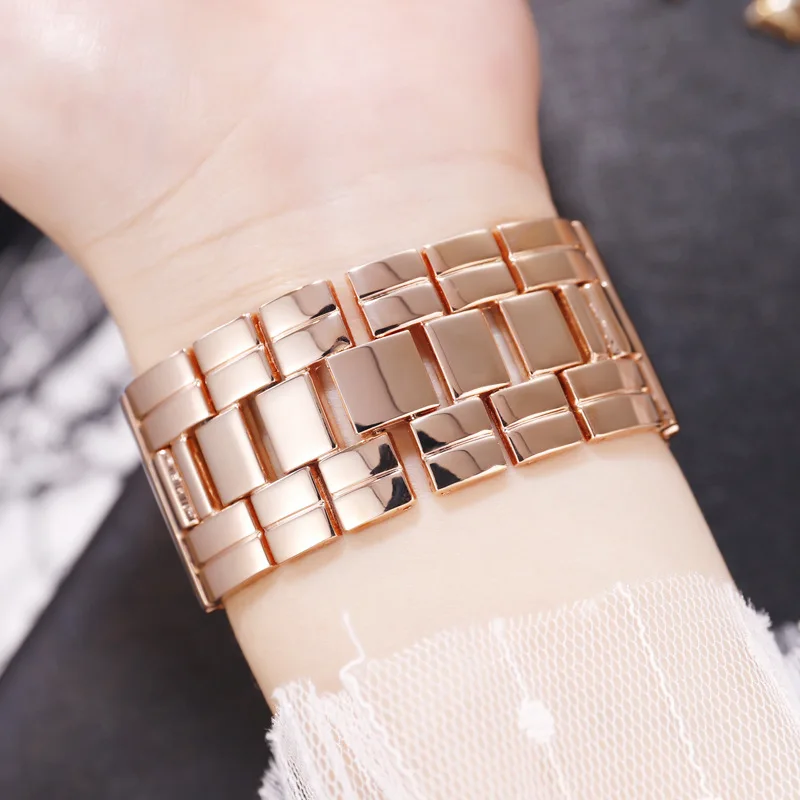 K Ins Vintage Women\'s Square Watch Gold Chain Watch Alloy Rhinestone Quartz Watch Jewelry