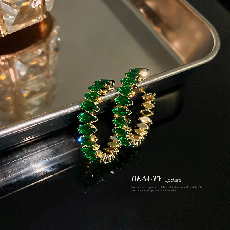 Brincos de zircão em forma de C para mulheres, boa qualidade, aros brilhantes, joia de festa de luxo, verde