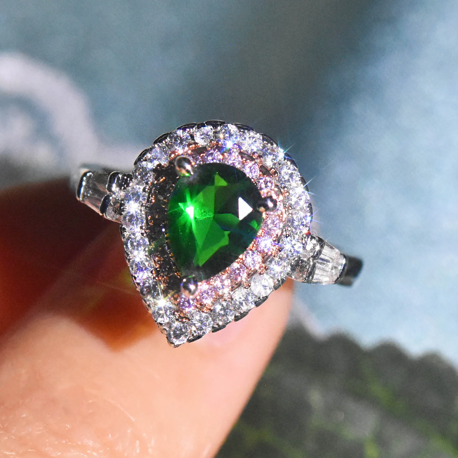 Luxury Romantic Water Drop Design Created Imitated Emerald Rings Silver Color Rings For Women Birthday Gift Fine Jewelry