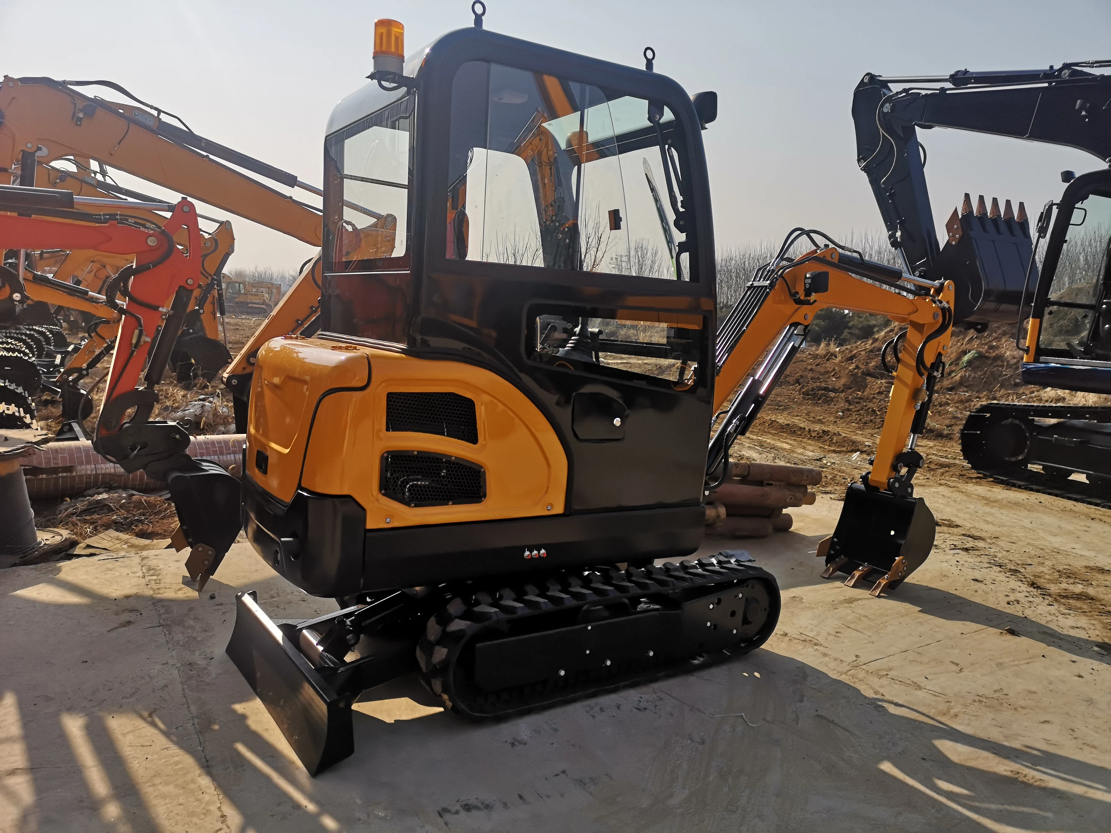 Chinese 1.8Ton  Digger Small Crawler Excavator Garden Construction Building Machine