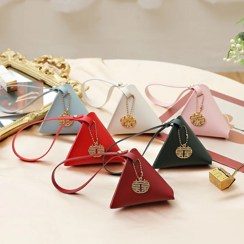 Triangle Leather Candy Gift Bag with Handle Packaging Gift Box Small Boxes for Gifts Wedding & Engagement  Birthday Decoration