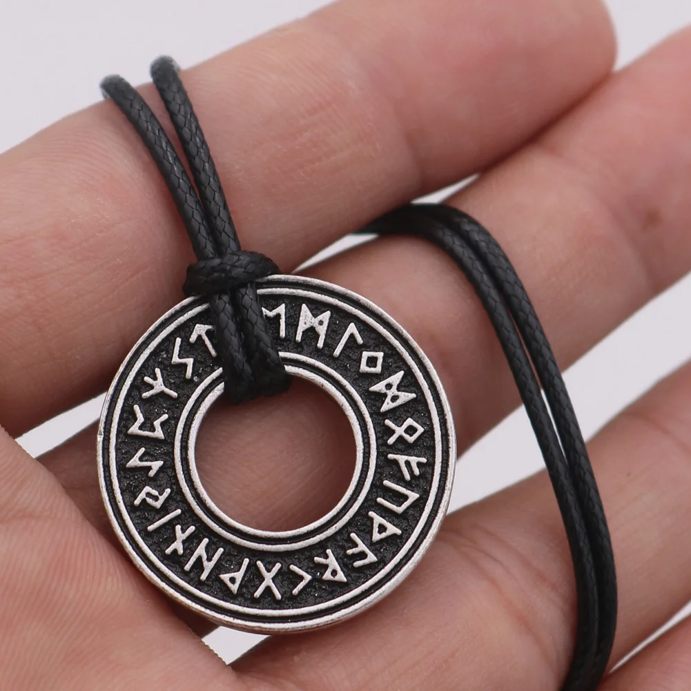 Viking Iceland Vegvisir Helmet Rune Circle Necklace Magical Barrier Men's Amulet Pendant Runa Gift Accessories