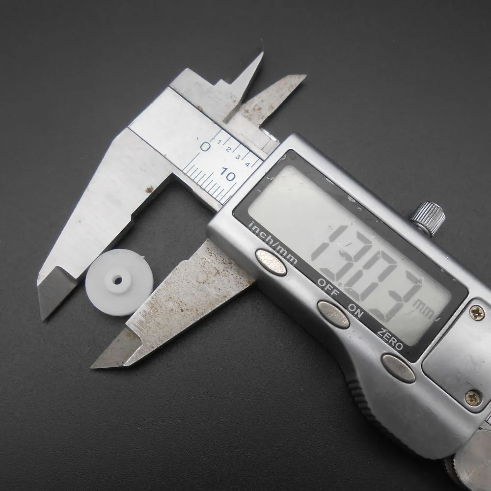 100 Teile/los 0,5 M 24T Kunststoff Krone Getriebe 0,5 Modul 24 Zähne Bohrung Blende 2mm 1,95mm Enge Verteilung 4,5 MM X 13 MM Zahnräder C242A