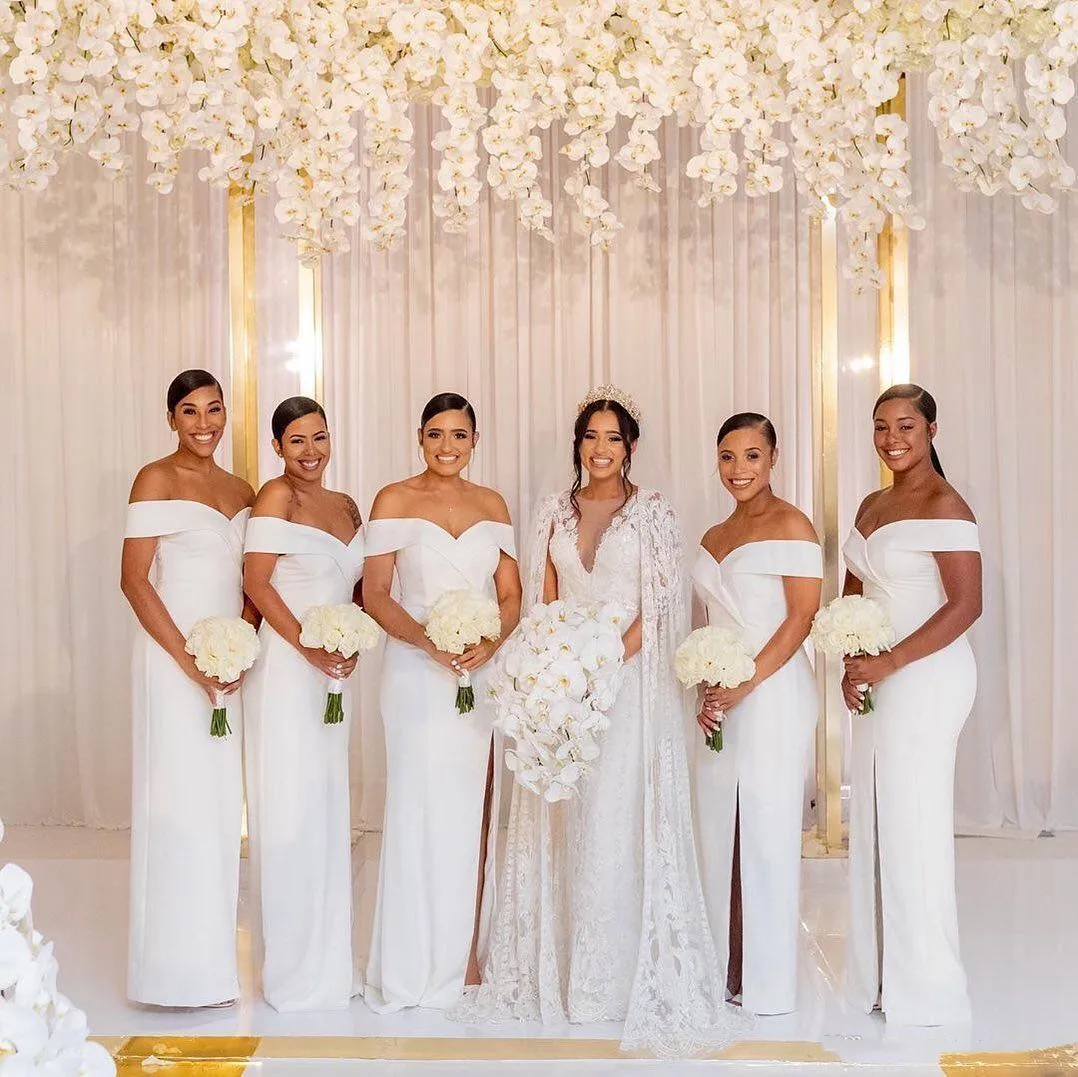 Robes de demoiselle d'honneur en Satin blanc, épaules dénudées, longues, froncées, balayage fendu, traîne, robes d'invitées de mariage, bon marché, 2021