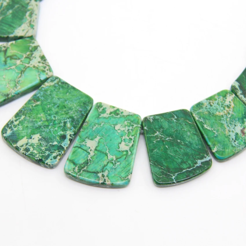 15pcs Green Imperial Jaspers Graduated Necklace Trendy Gift,Top Drilled Ocean Sediment Emperor Stone Trapezoid Slab Bead Jewelry