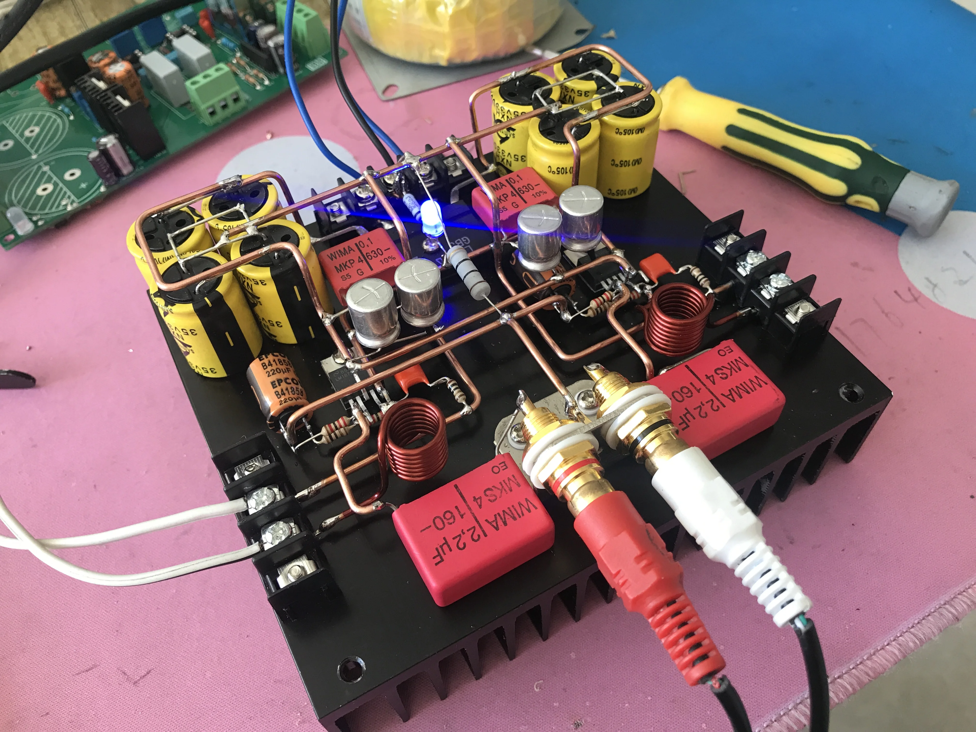 

New LM1875 scaffolding power amplifier board, HIFI 2.0 power amplifier, power: 30W*2 input voltage: dual AC transformer 9-18V